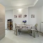 Grazioso Bilocale Della Rosa A Cadorago アパート